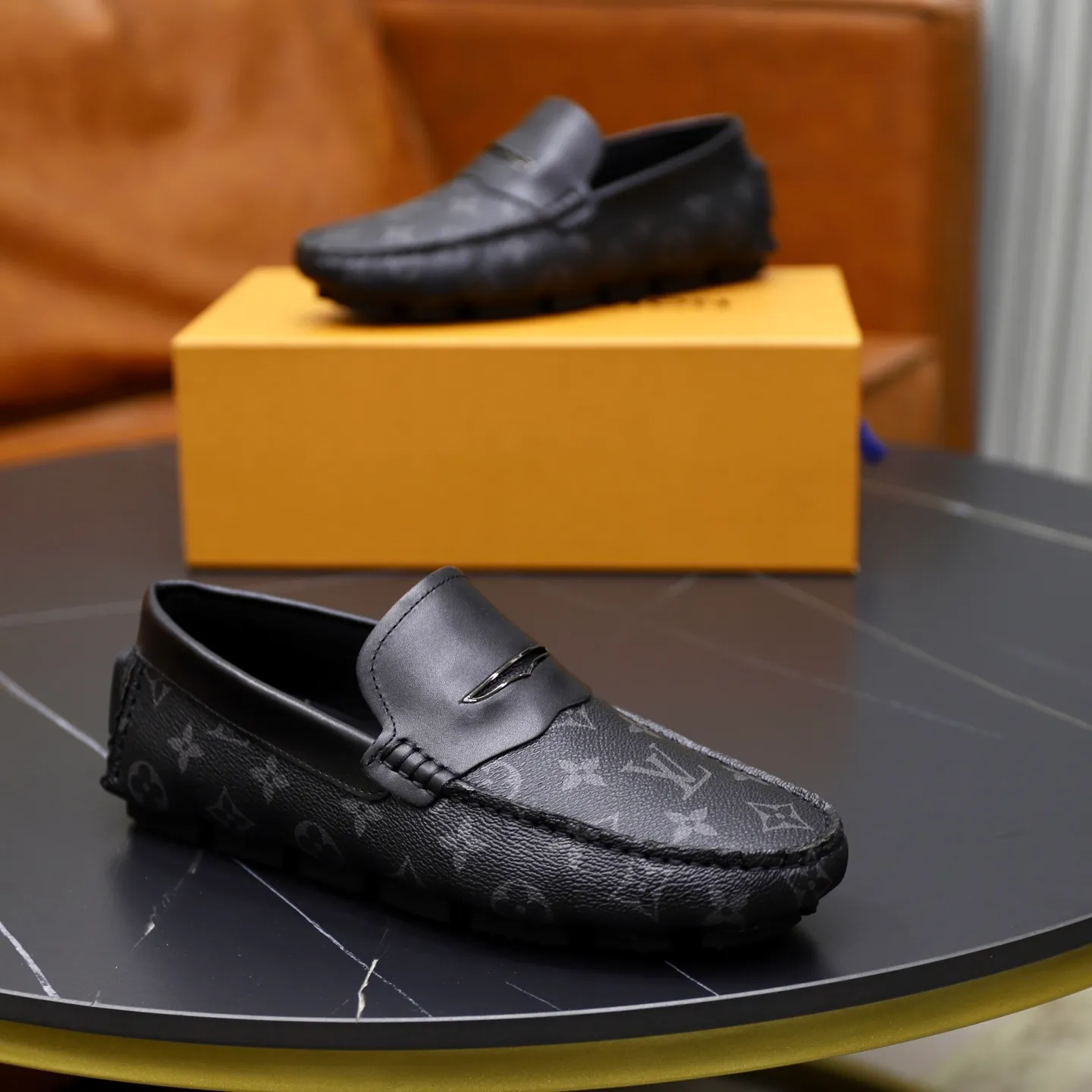 Ex-factory price: 480💰【LV】Louis Vuitton ⚠️High-end men’s driving and pedal series ⚠️38-44 (customized for 45) ⚠️All original cowhide leather! Thick and soft! Made entirely of calfskin lining! Rubber sheet anti-slip beanie sole! Three-dimensional package technology! Fashionable and classic! Handicrafts! Original high quality! Feel free to compare!